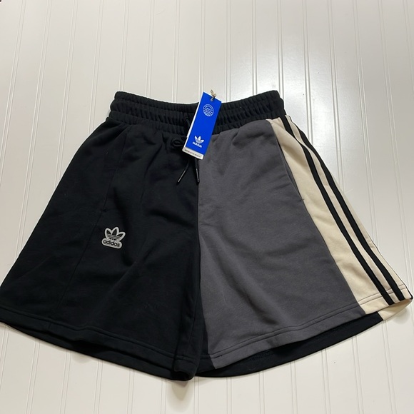 Adidas original tube top and shorts set NWT size small - Picture 3 of 8